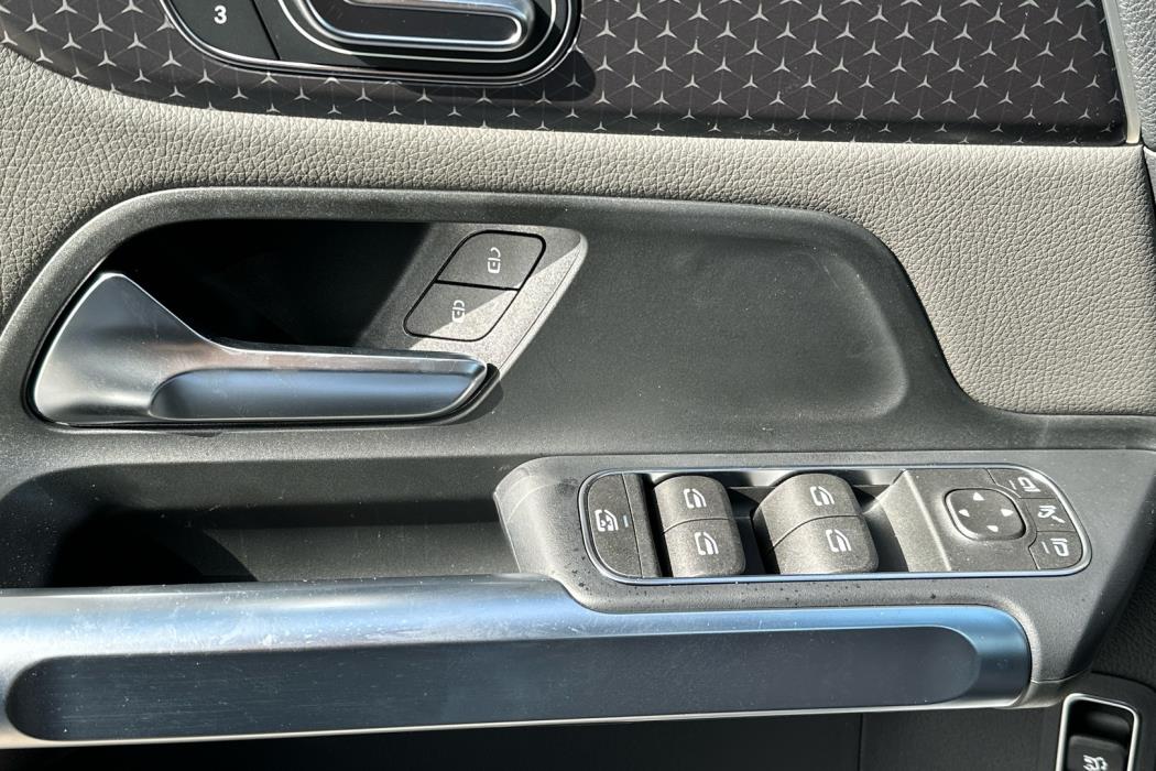 MERCEDES-BENZ EQB 2024