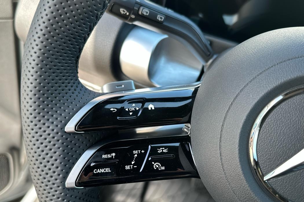 MERCEDES-BENZ EQB 2024