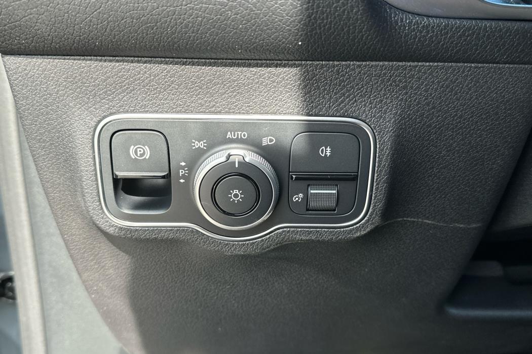 MERCEDES-BENZ EQB 2024