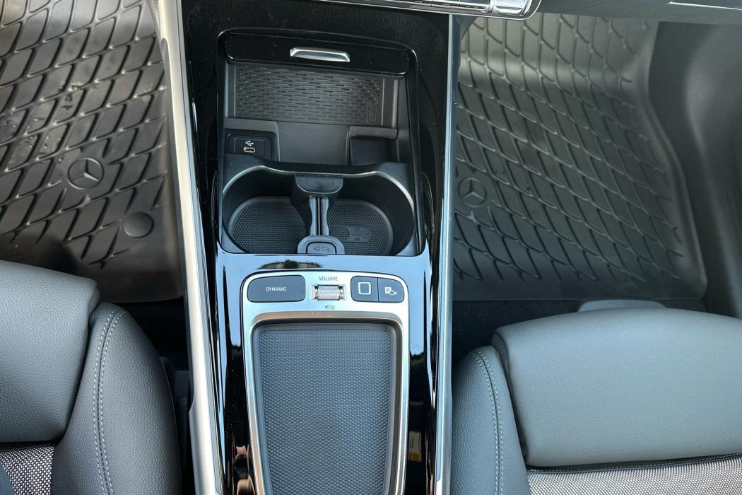 MERCEDES-BENZ EQB 2024