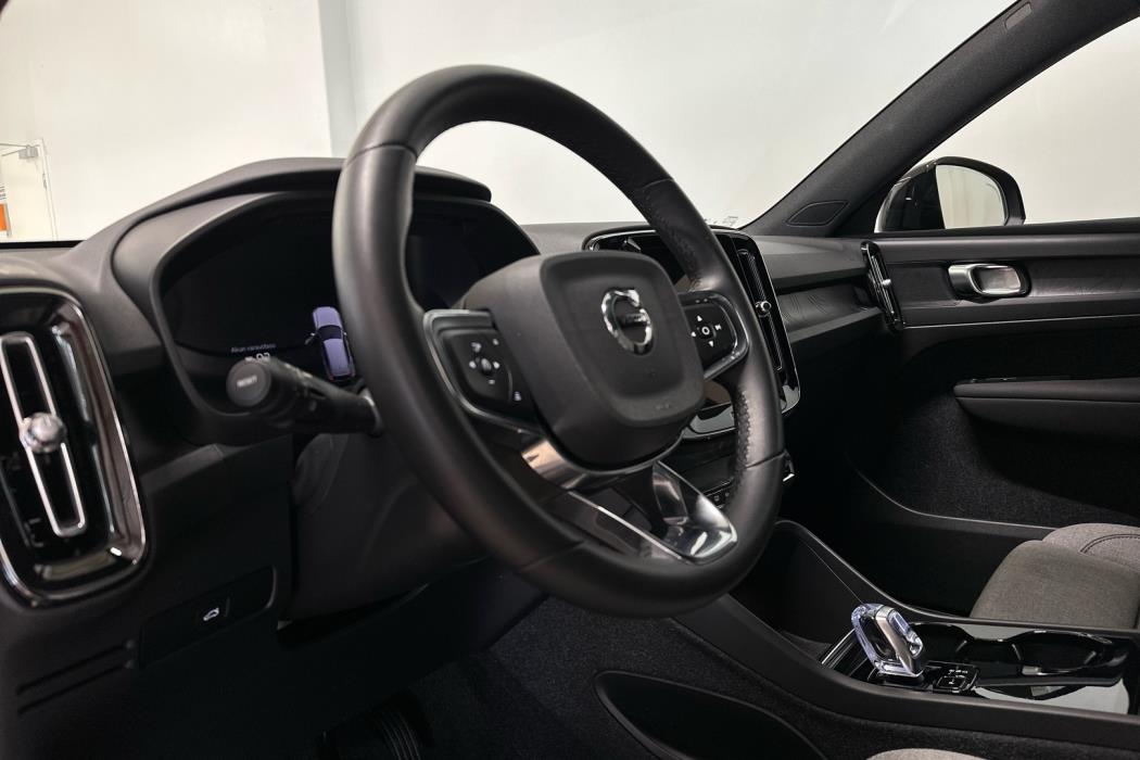 VOLVO XC40 2024