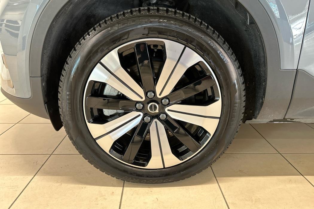 VOLVO XC40 2024