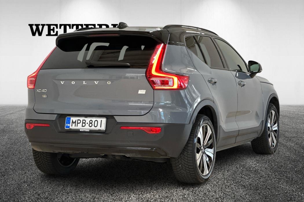 VOLVO XC40 2024