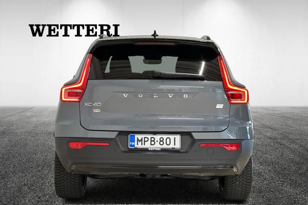 VOLVO XC40 2024