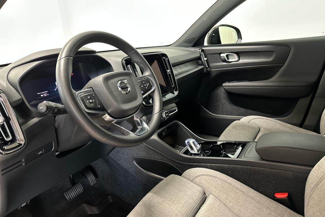 VOLVO XC40 2024
