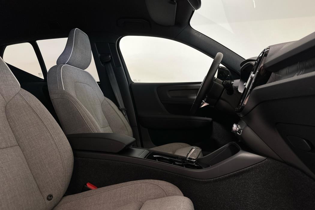 VOLVO XC40 2024