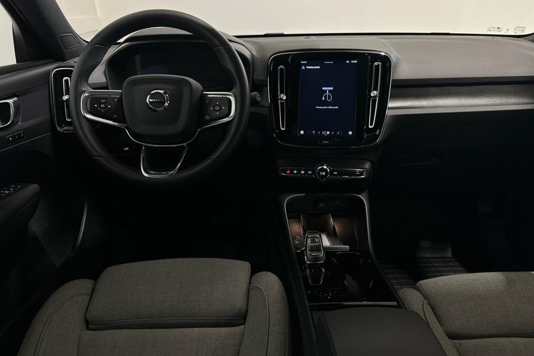 VOLVO XC40 2024