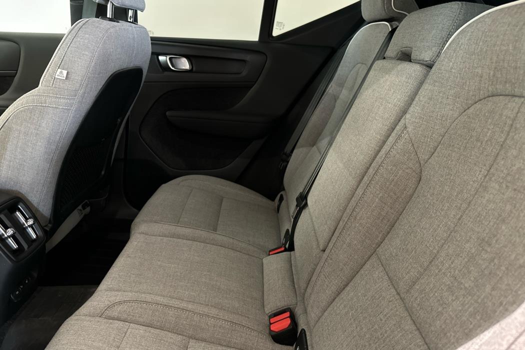 VOLVO XC40 2024