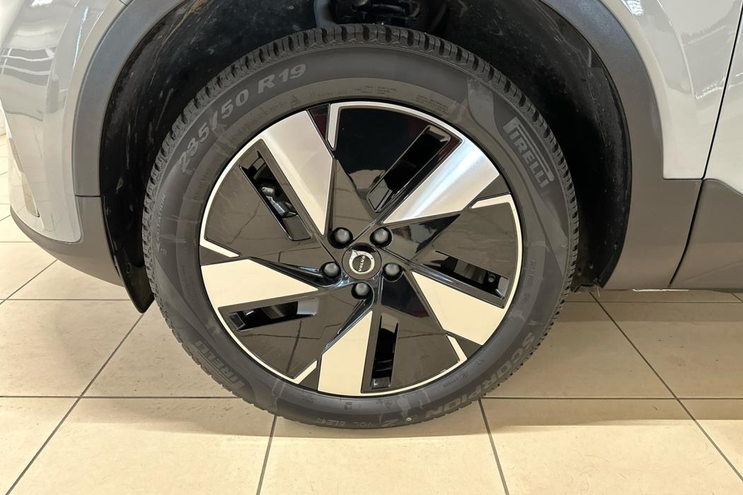 VOLVO XC40 2024