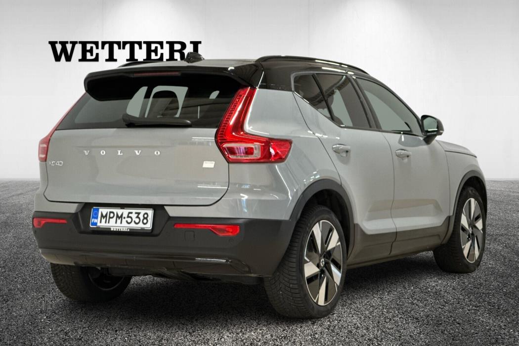 VOLVO XC40 2024