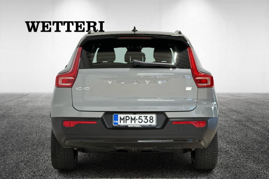 VOLVO XC40 2024