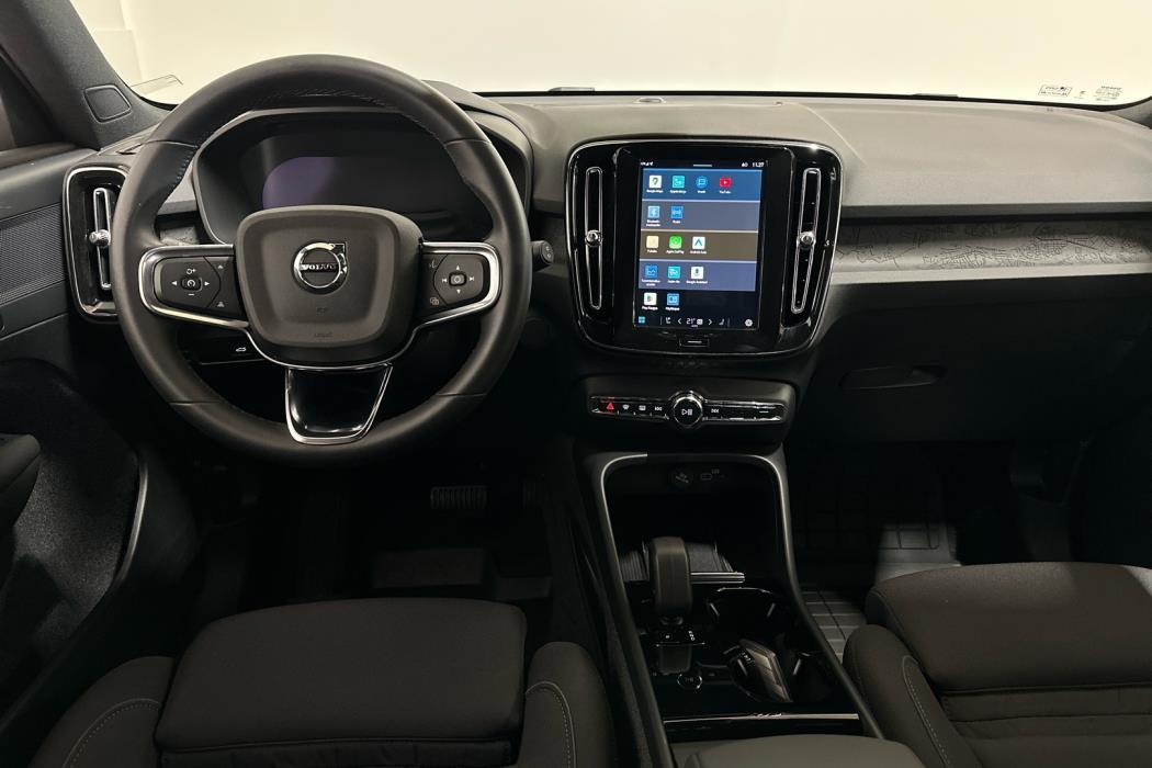 VOLVO XC40 2024