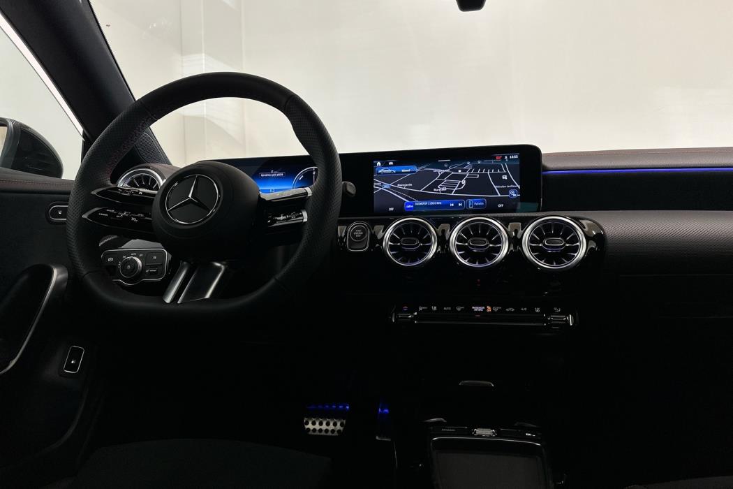 MERCEDES-BENZ CLA 2025