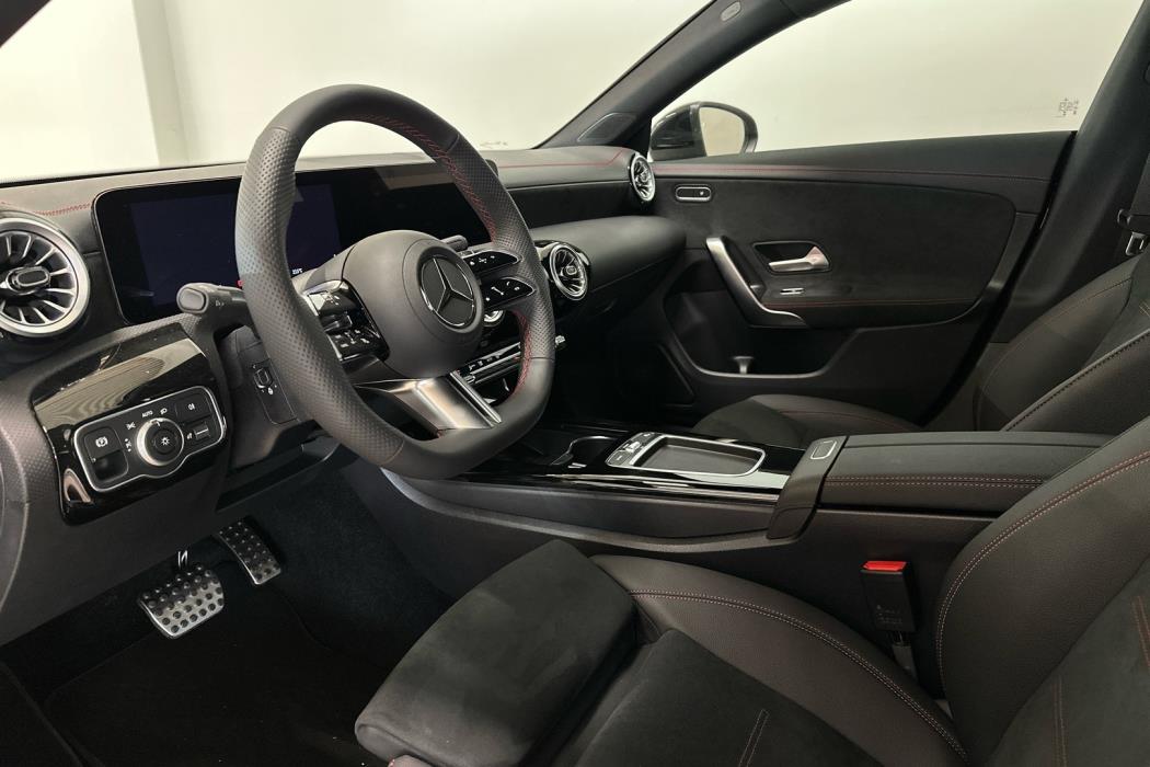 MERCEDES-BENZ CLA 2025