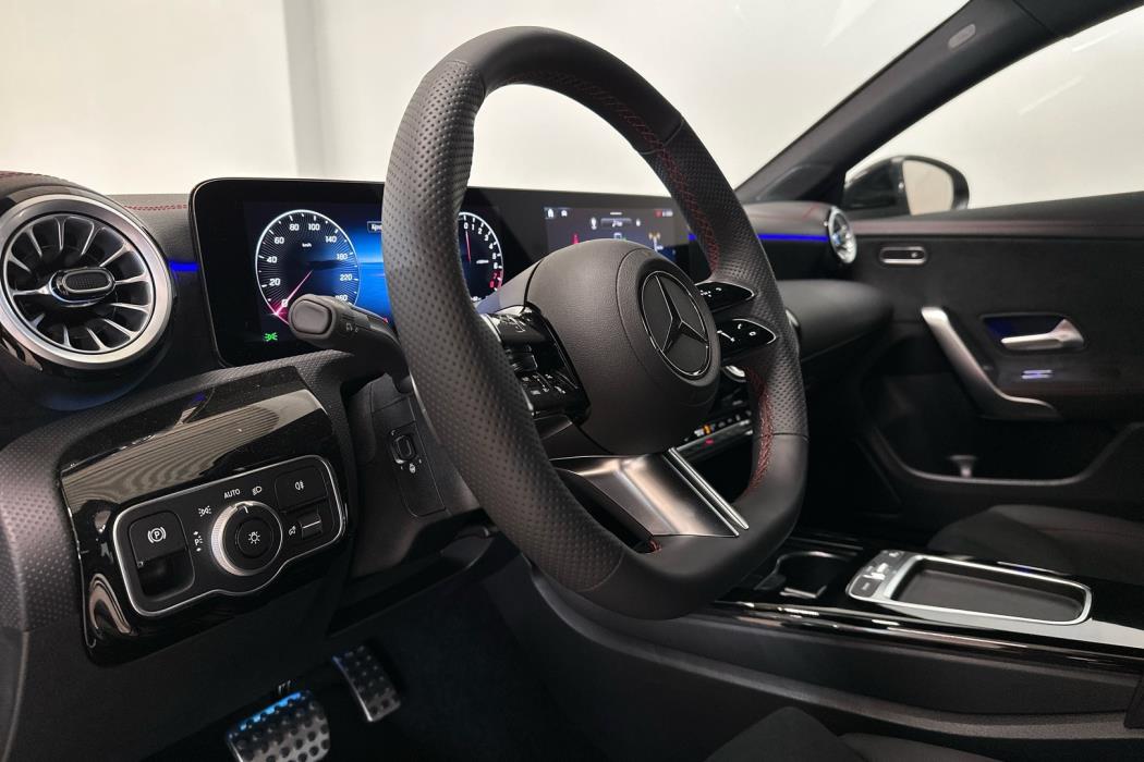 MERCEDES-BENZ CLA 2025