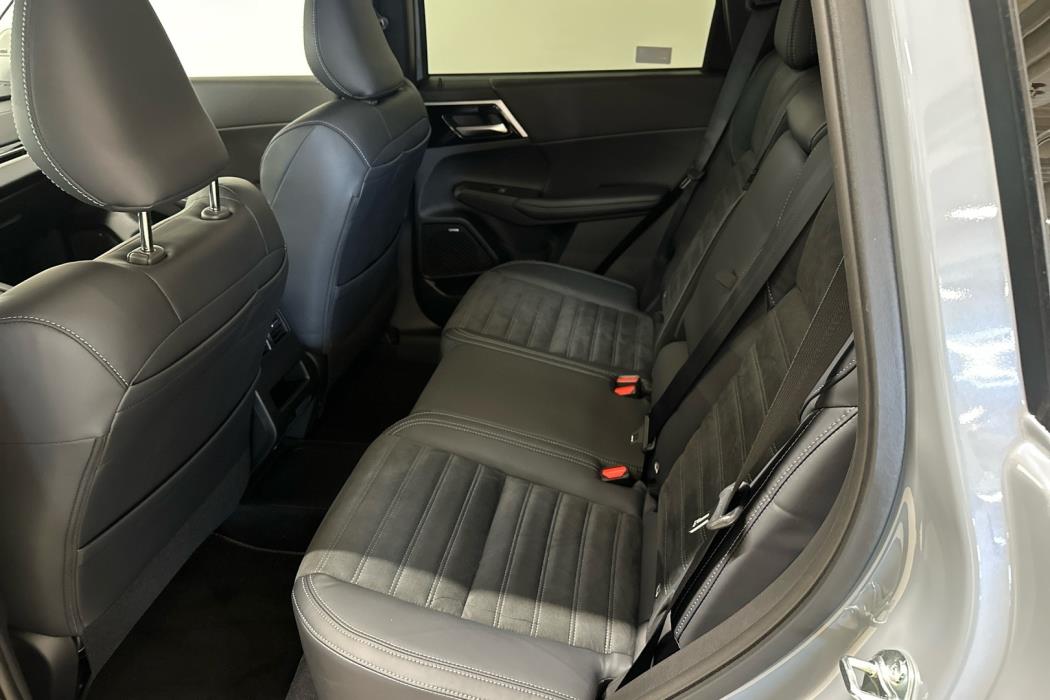 MITSUBISHI Outlander 2025