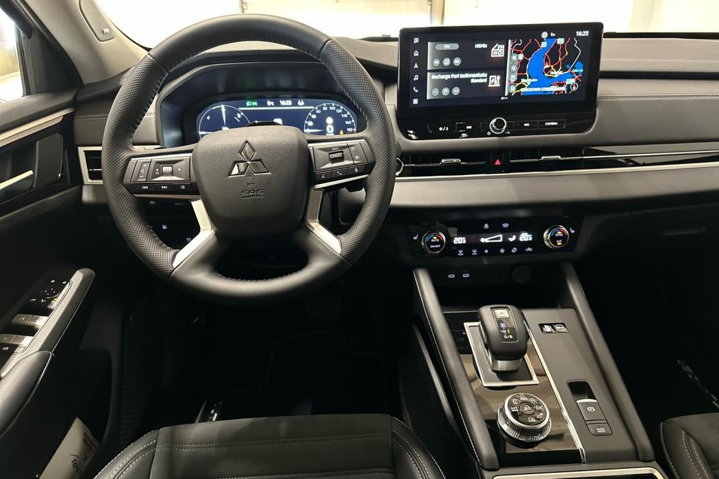 MITSUBISHI Outlander 2025