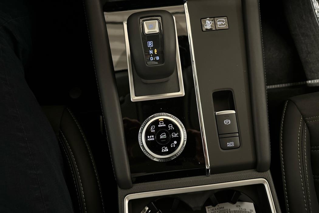 MITSUBISHI Outlander 2025