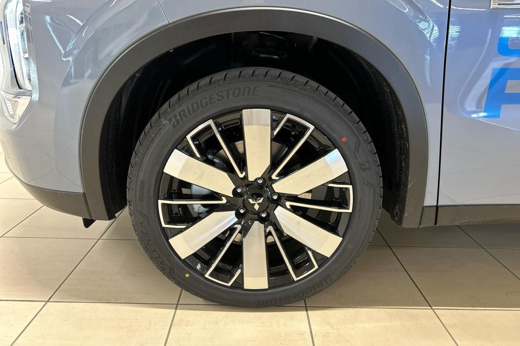 MITSUBISHI Outlander 2025