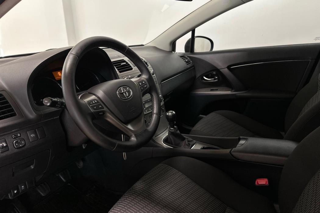 TOYOTA Avensis 2011