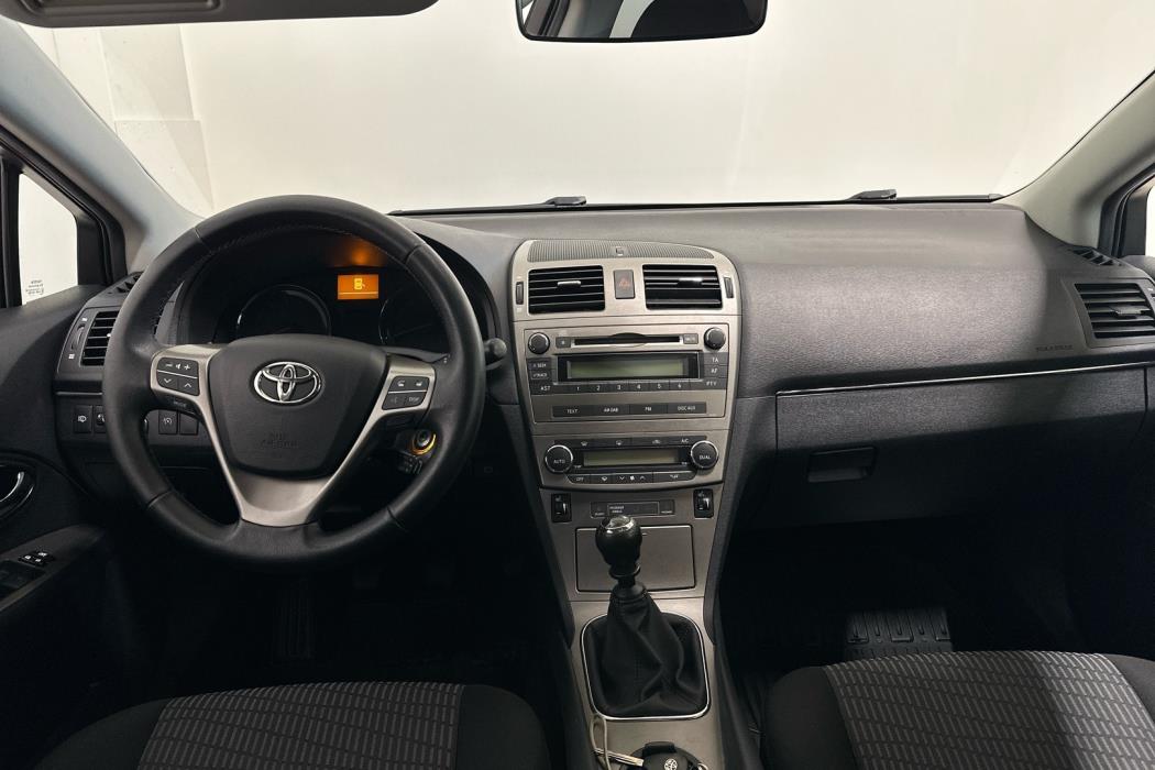 TOYOTA Avensis 2011