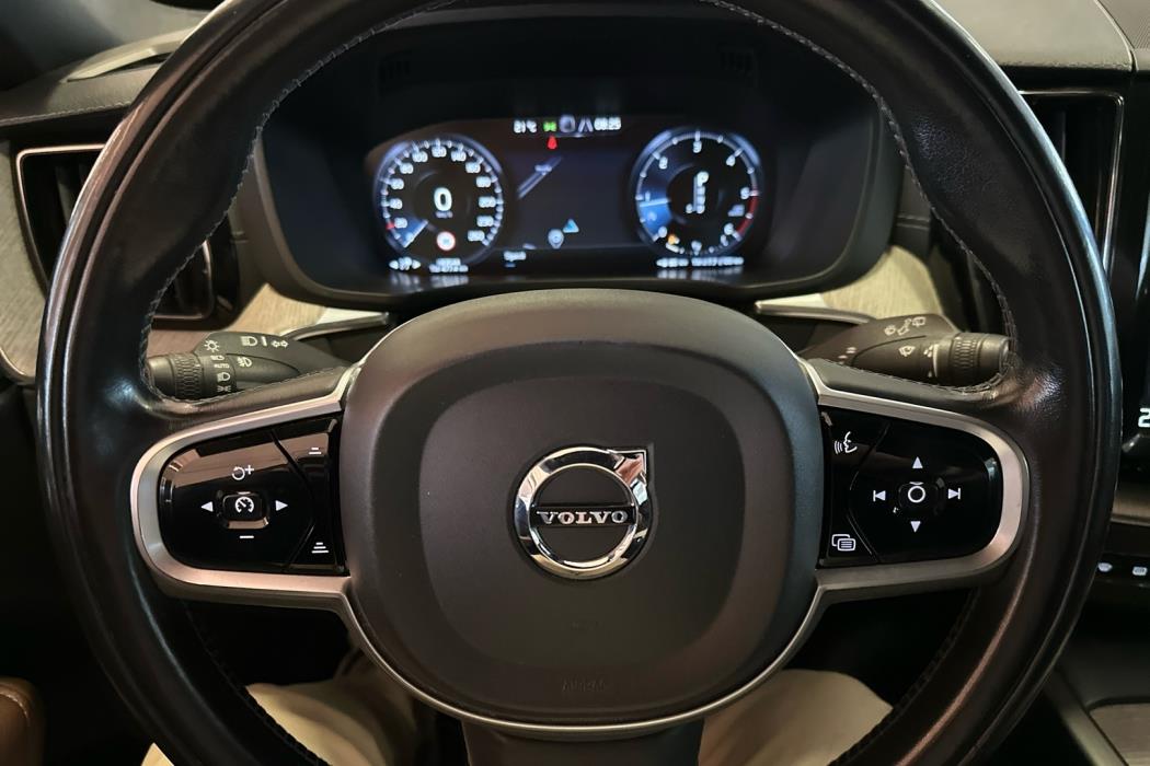 VOLVO XC60 2019
