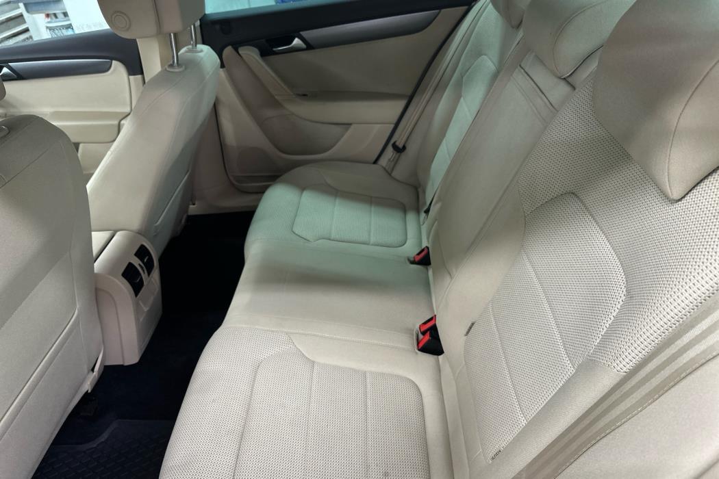 VOLKSWAGEN Passat 2014