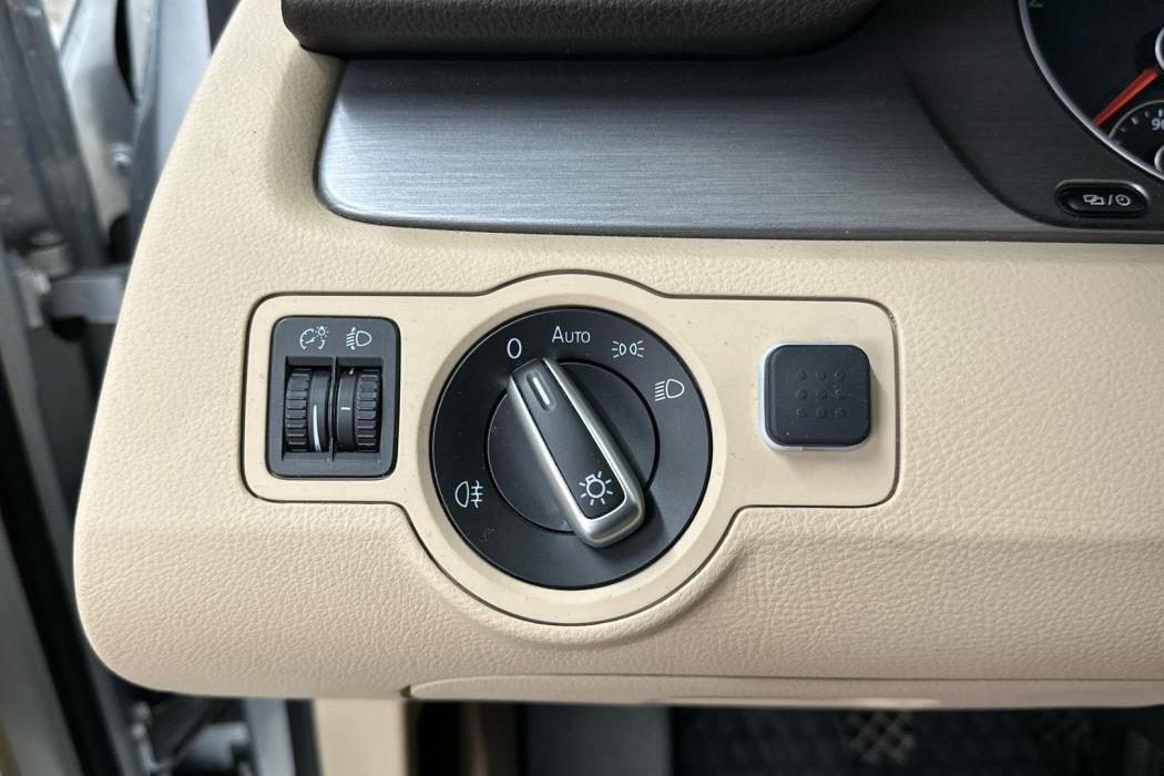 VOLKSWAGEN Passat 2014