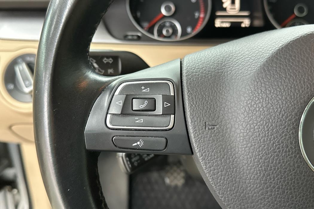 VOLKSWAGEN Passat 2014