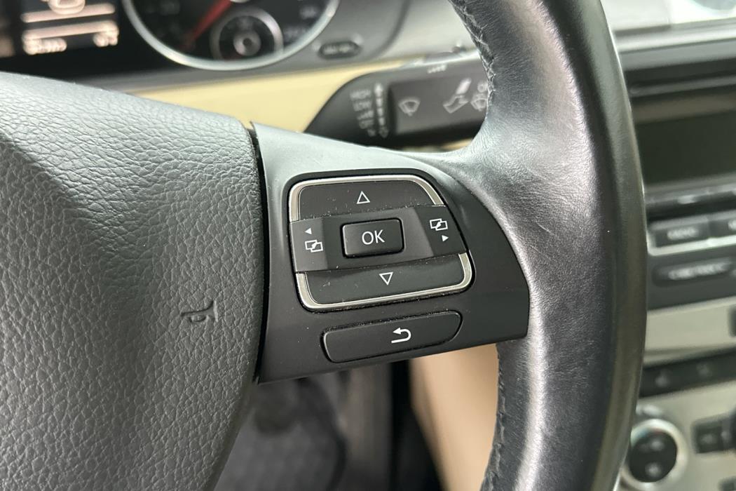 VOLKSWAGEN Passat 2014