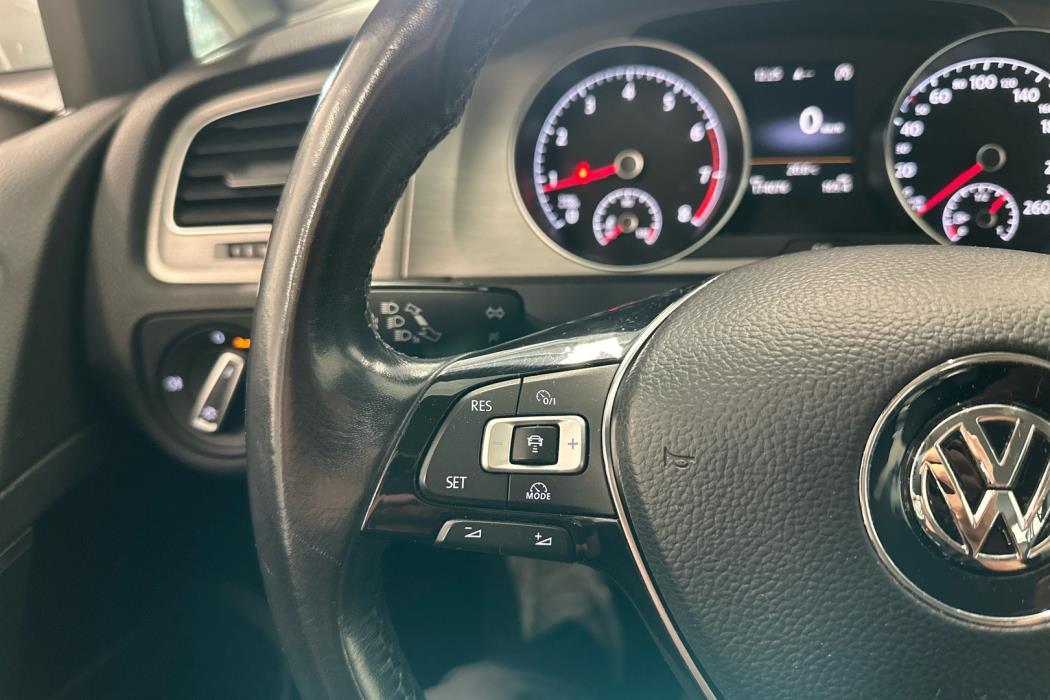 VOLKSWAGEN Golf 2014