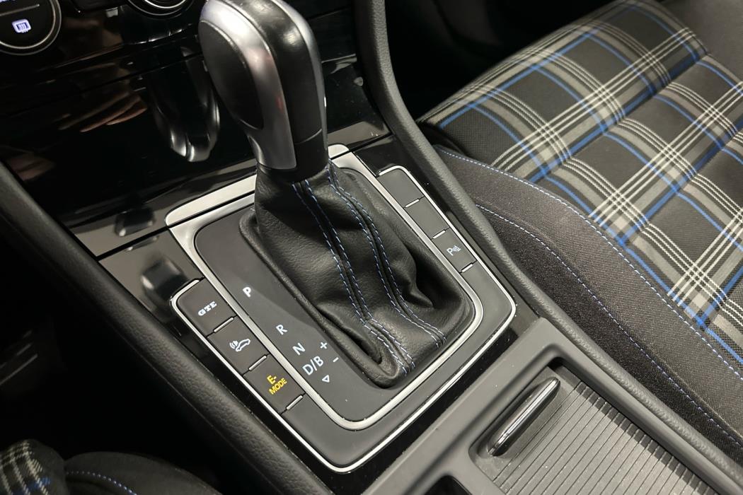 VOLKSWAGEN Golf 2020