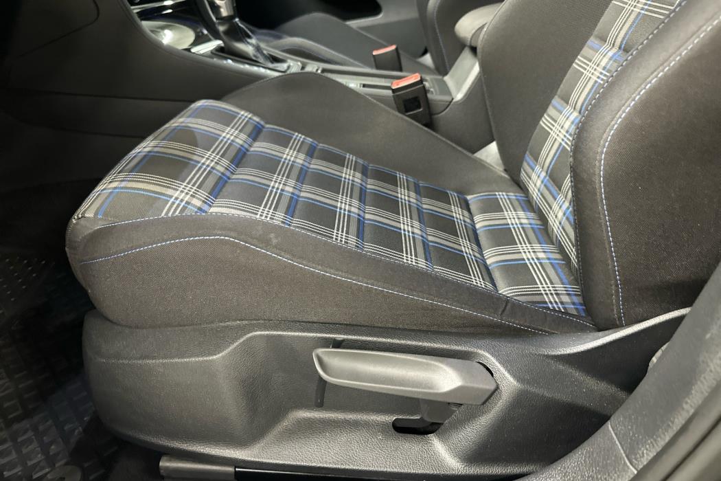 VOLKSWAGEN Golf 2020