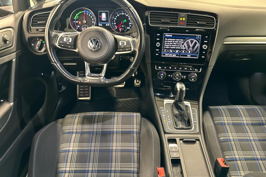 VOLKSWAGEN Golf 2020