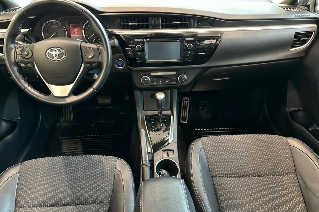 TOYOTA Corolla 2015