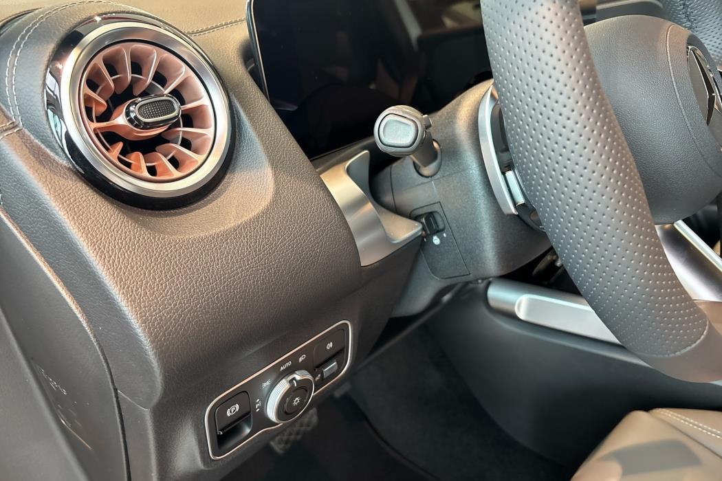 MERCEDES-BENZ EQB 2025