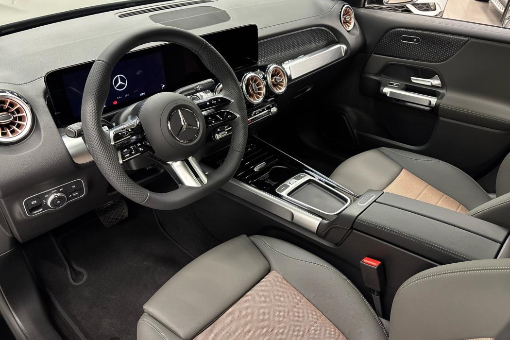 MERCEDES-BENZ EQB 2025