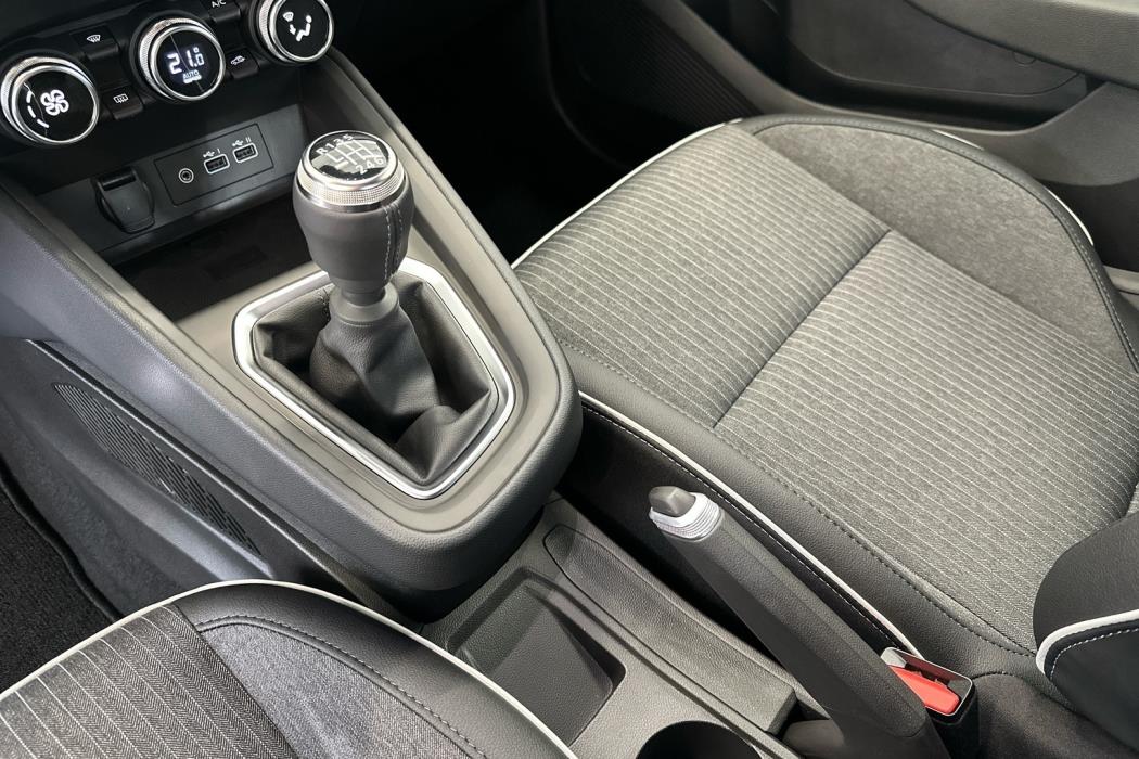 MITSUBISHI Colt 2025