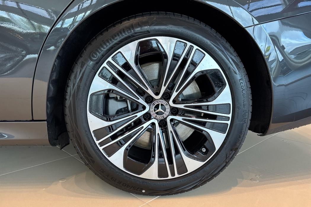 MERCEDES-BENZ E 2025