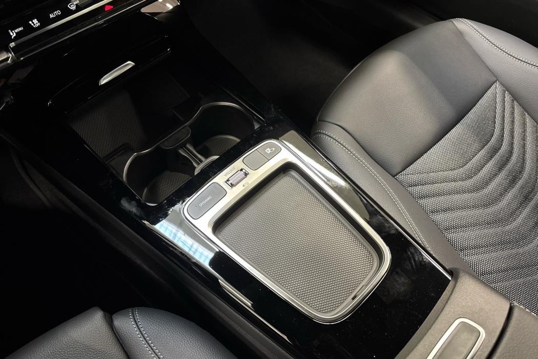 MERCEDES-BENZ CLA 2025