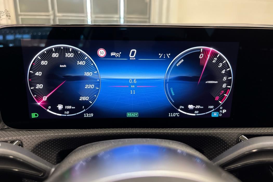 MERCEDES-BENZ CLA 2025