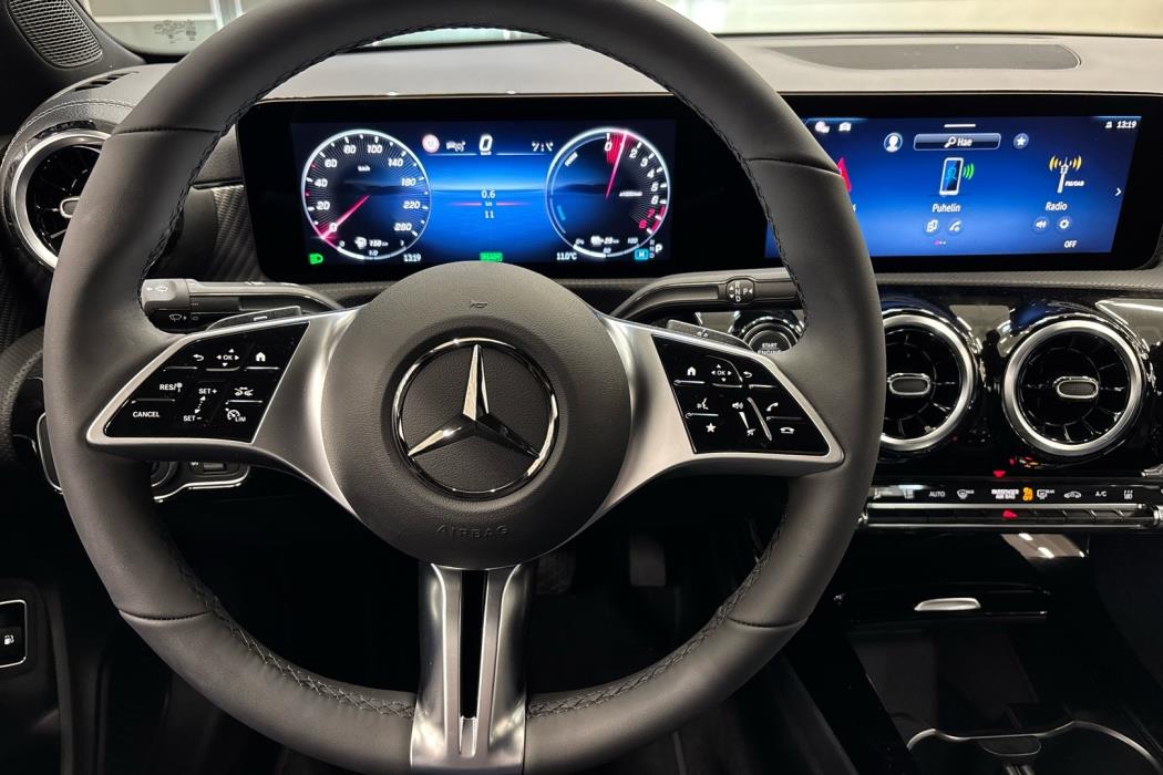 MERCEDES-BENZ CLA 2025