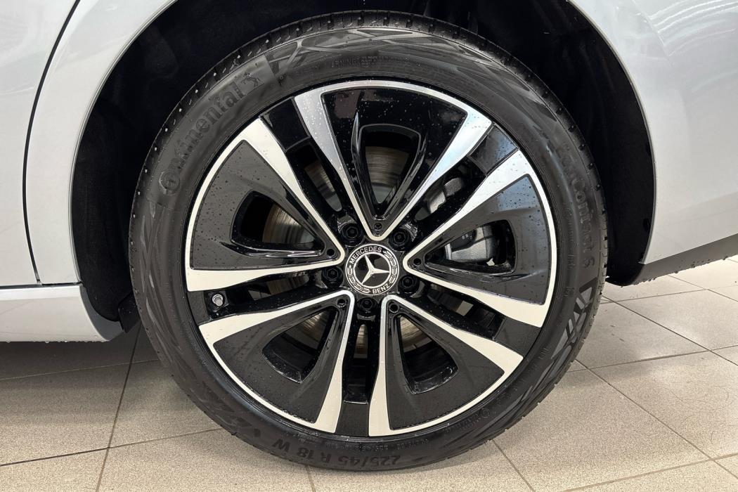 MERCEDES-BENZ CLA 2025