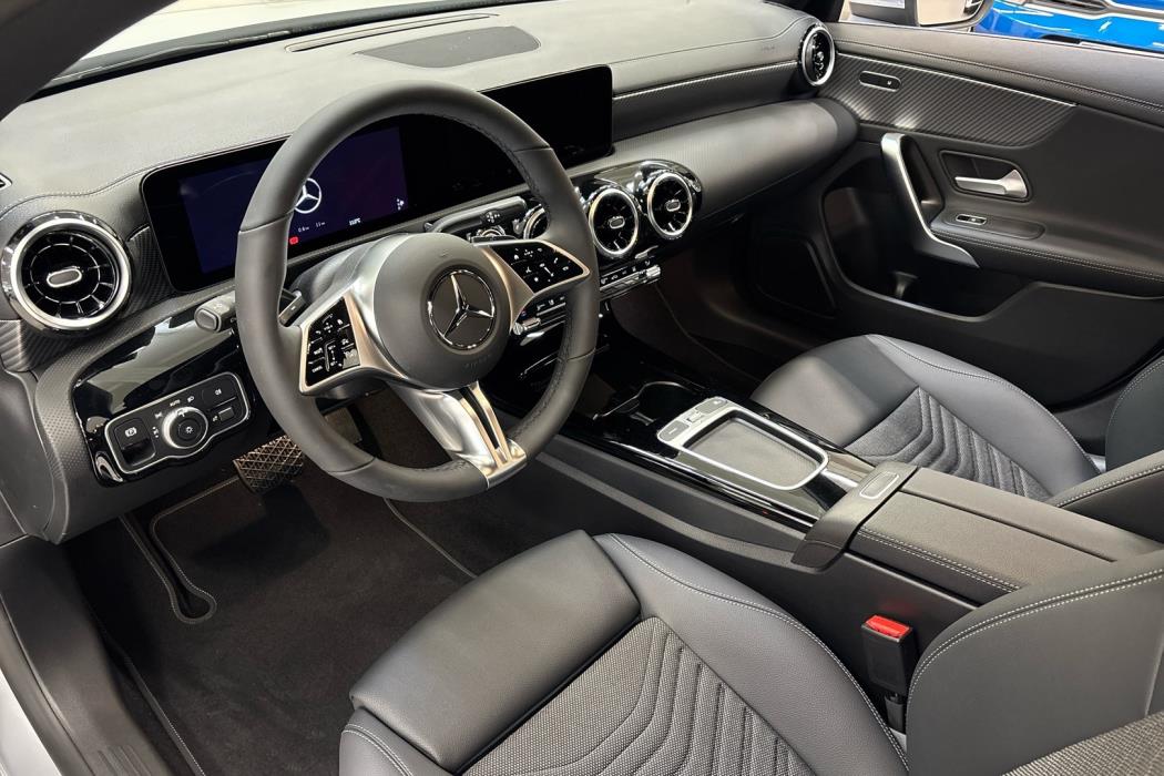 MERCEDES-BENZ CLA 2025