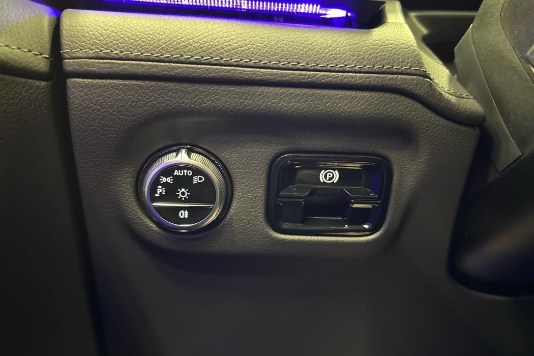 MERCEDES-BENZ EQE 2024