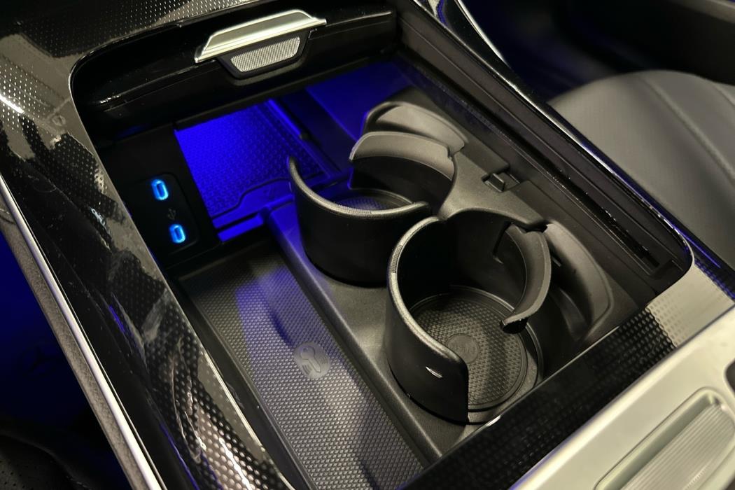 MERCEDES-BENZ EQE 2024