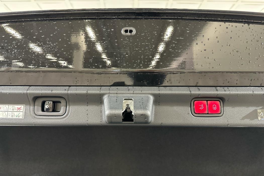 MERCEDES-BENZ EQE 2024