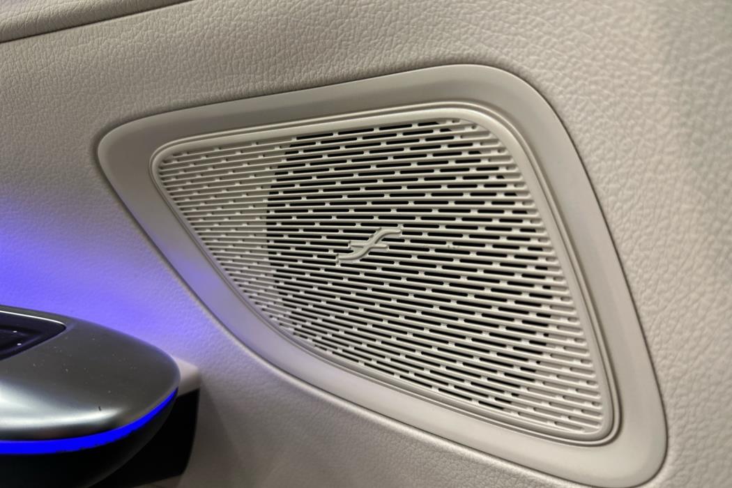 MERCEDES-BENZ C 2023