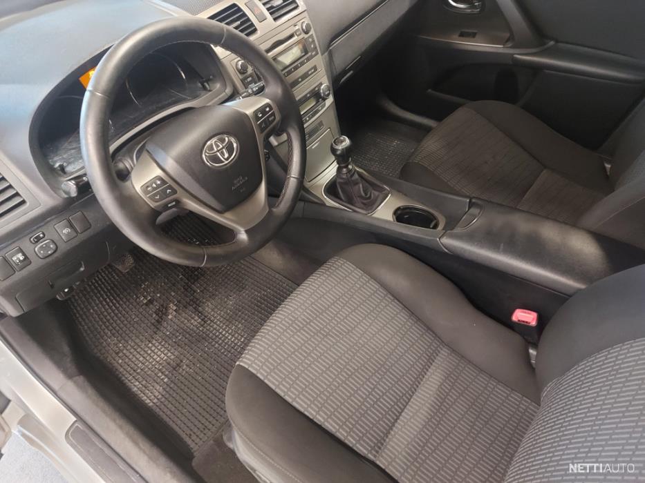 Toyota Avensis 2011