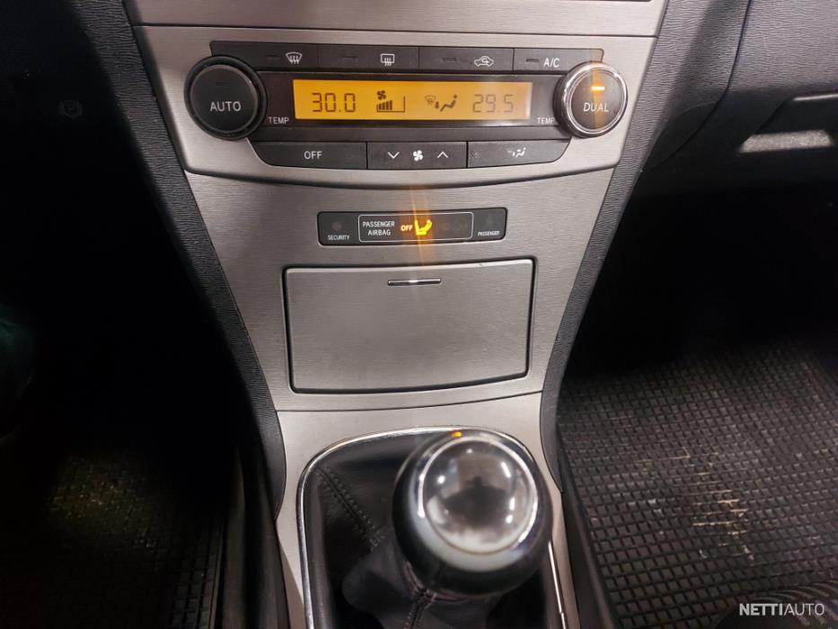 Toyota Avensis 2011